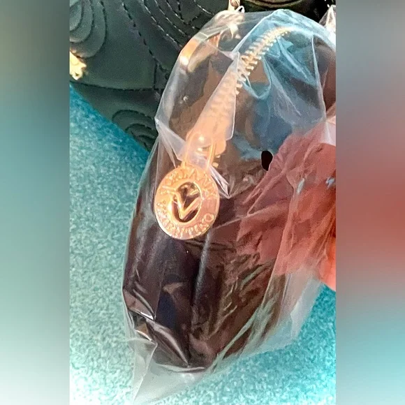 🖤 NWT Valentino Orlandi Black Quilted Crossbody & Camera Bag  + Change Purse🖤 - Picture 7 of 9